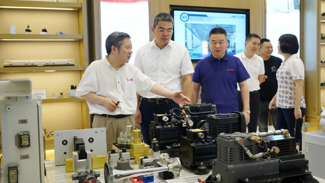 柳州柳南區于福堅區長一行調研瑞立