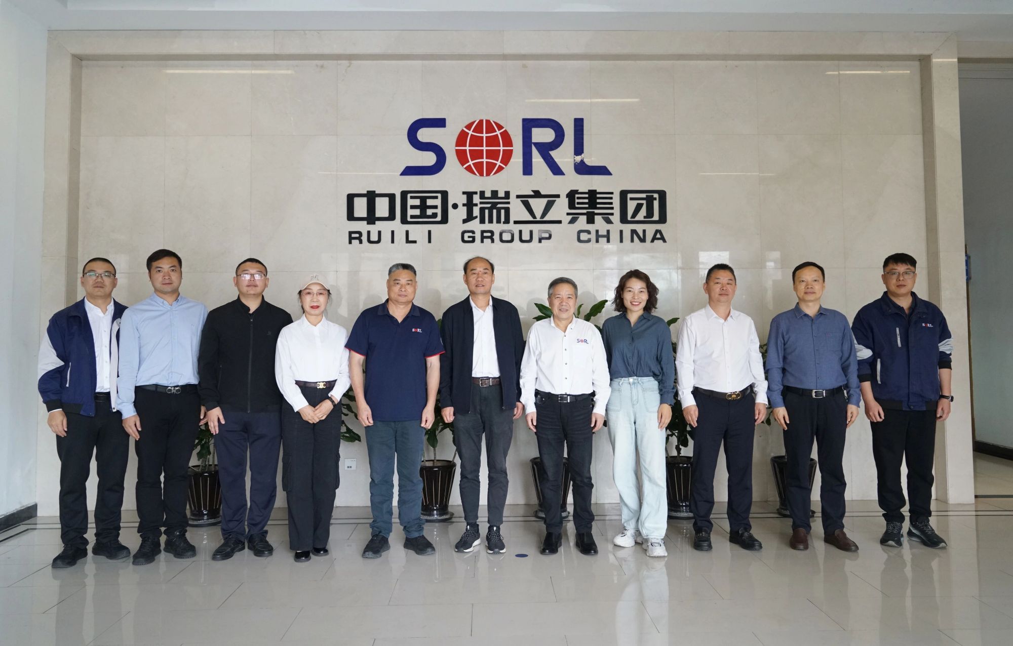 重慶駐滬辦領(lǐng)導(dǎo)鐘建波蒞臨瑞立考察，共探汽車產(chǎn)業(yè)合作新機(jī)遇
